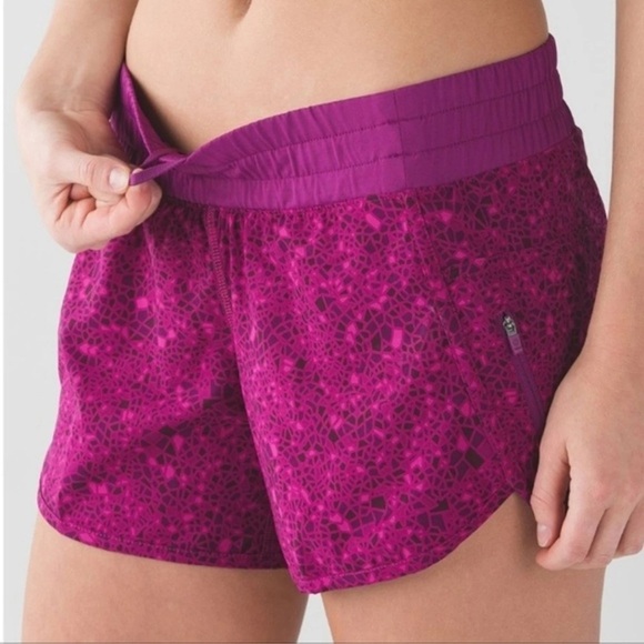 Lululemon Tracker Short III Paradise Geo Regal Plum Multi Regal Plum  Sz 6 - Picture 1 of 11